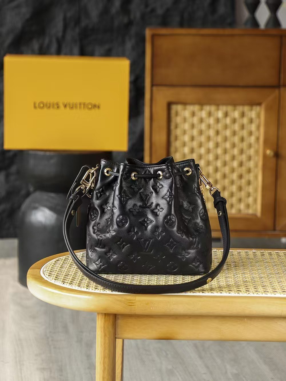 LOUIS VUITTON COUSSIN BUCKET BAG - Picture 3 of 8